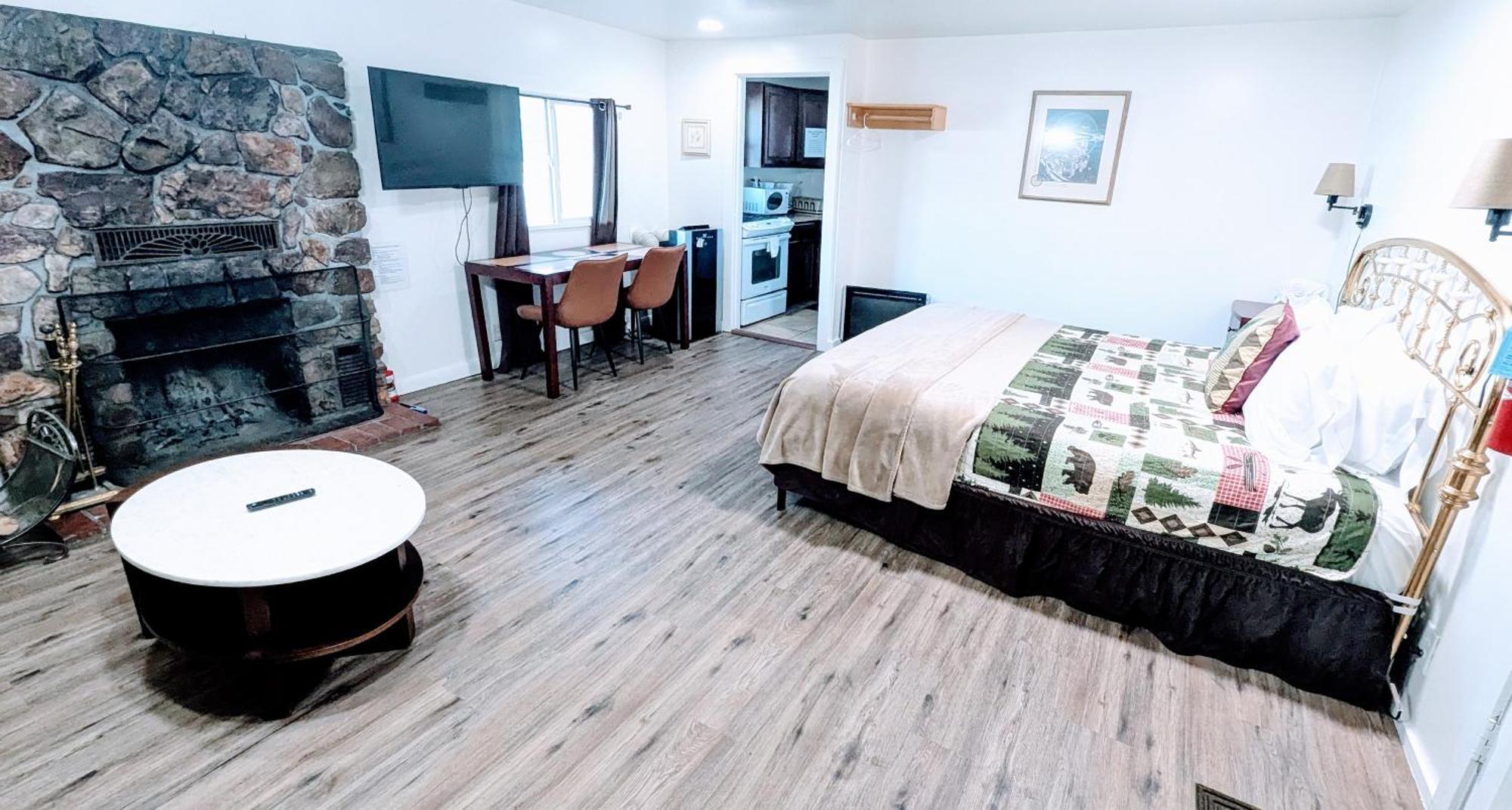 Fox N Bear Big Bear Motel